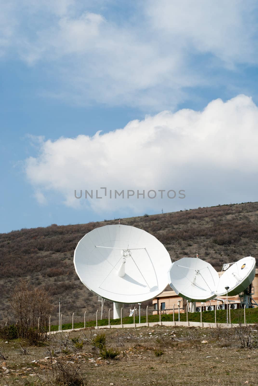 Parabollic antenna download of satellite data