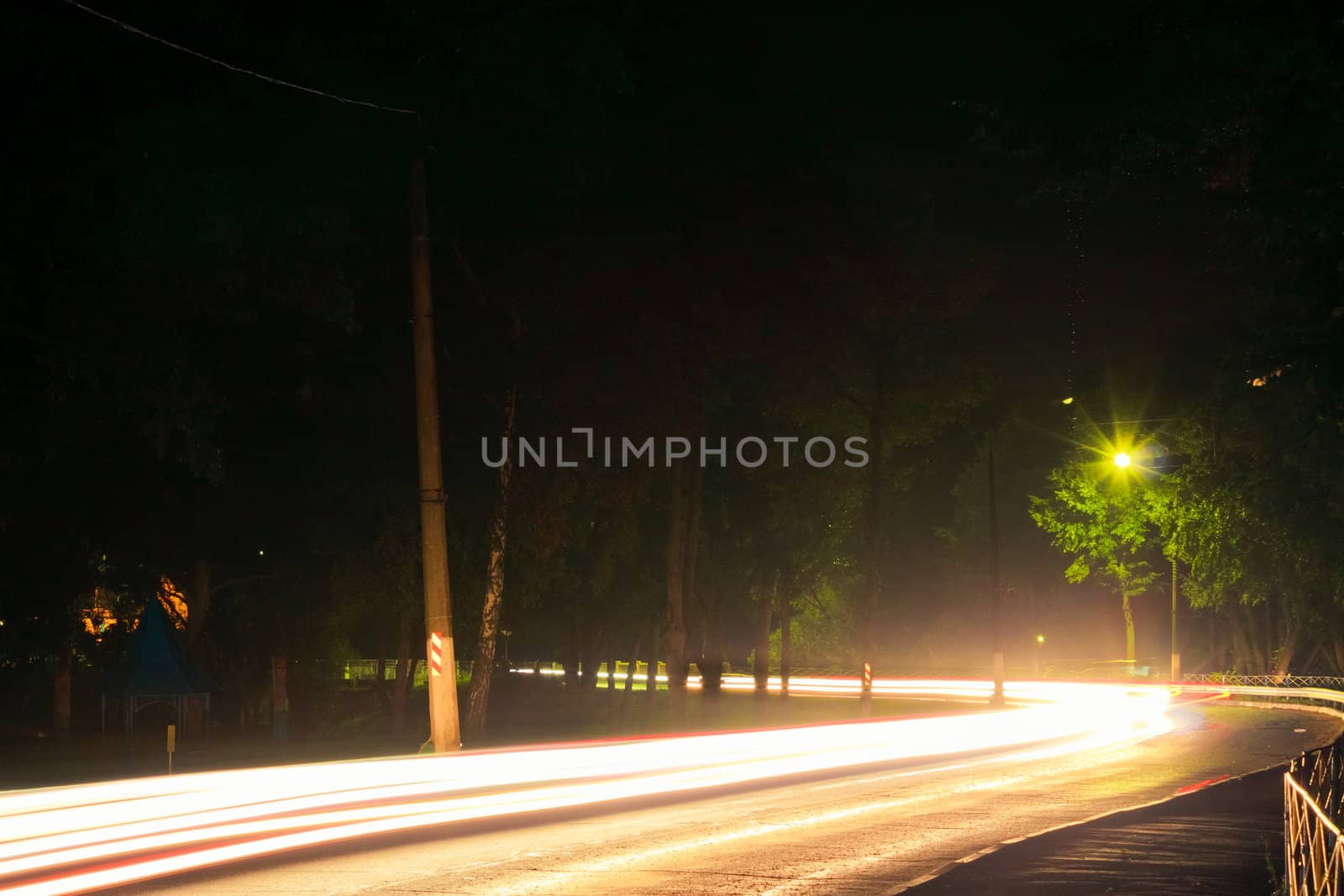 Traffic in the city by night