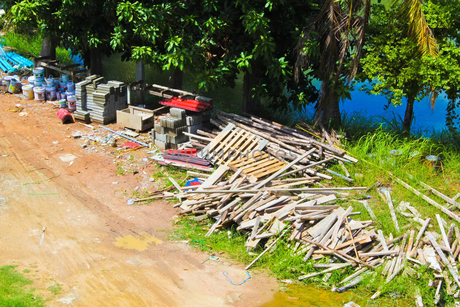 Groups of wood and brick for building new hospital