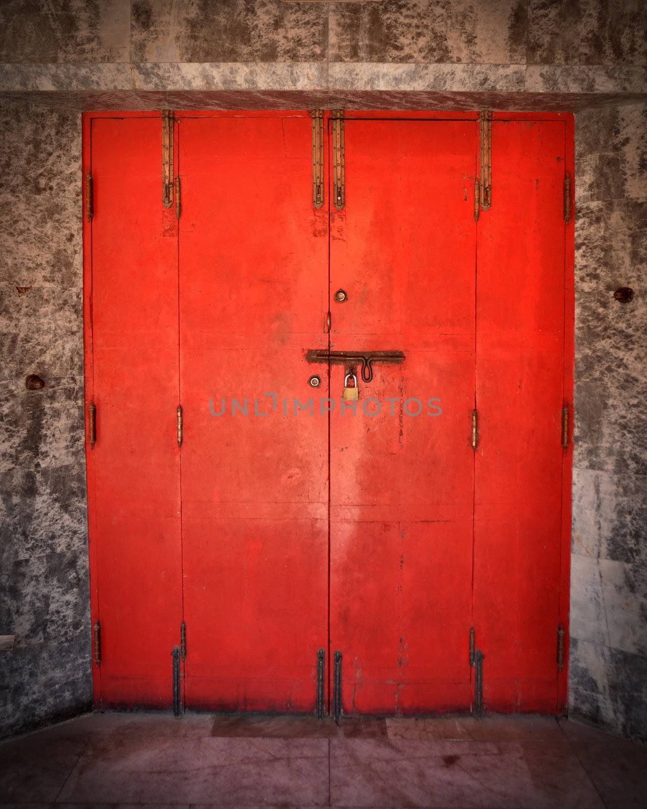 red door by anankkml