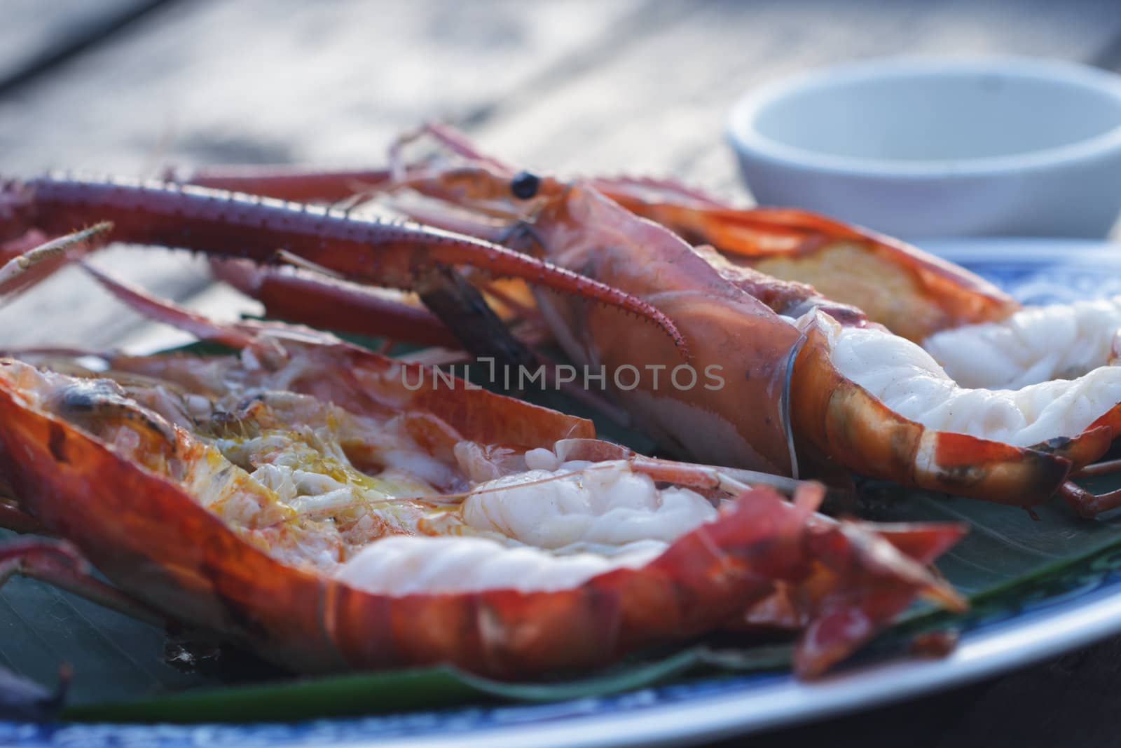 The water shrimp were grilled to eat