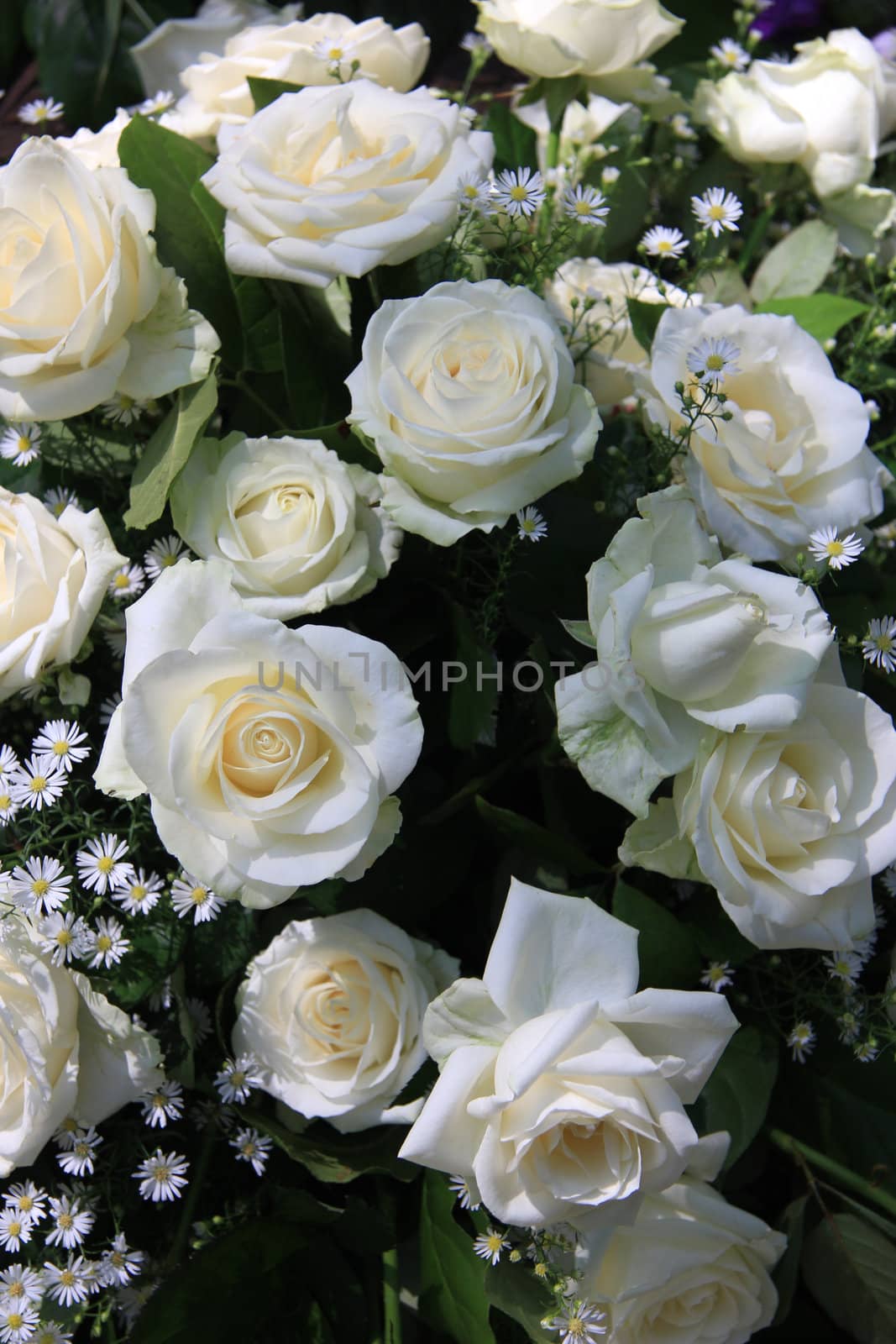 White wedding bouquet by studioportosabbia