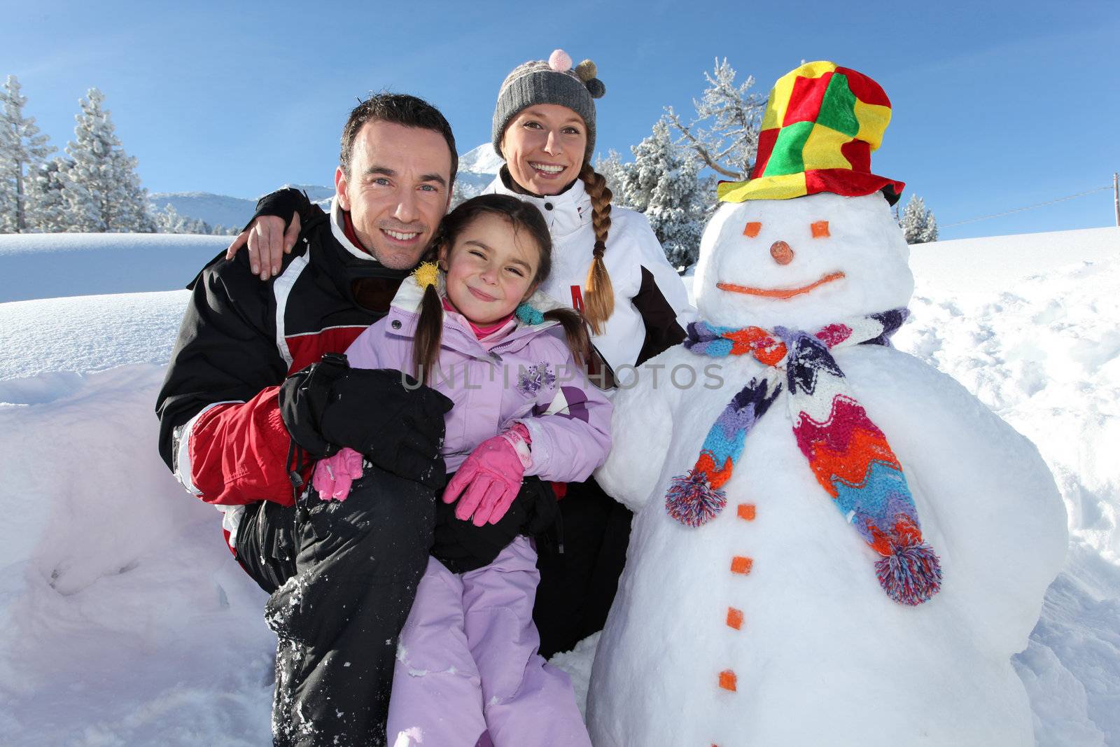 Family with a snowman by phovoir