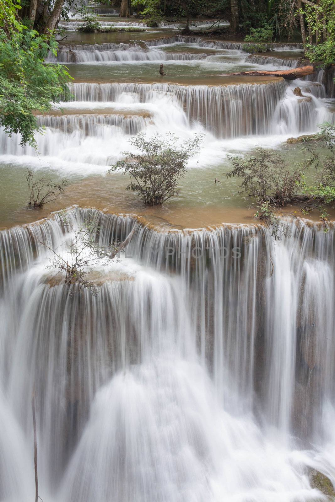 Hauy Mae Khamin Waterfall by thanatip