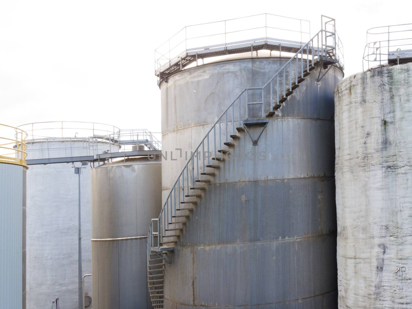 Group of large steel storage tanks at a refinery terminal used for storage and distribution of petrochemical products