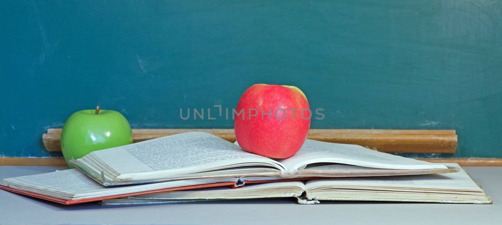 apple of knowledge, green in early education and then red at the end by neko92vl