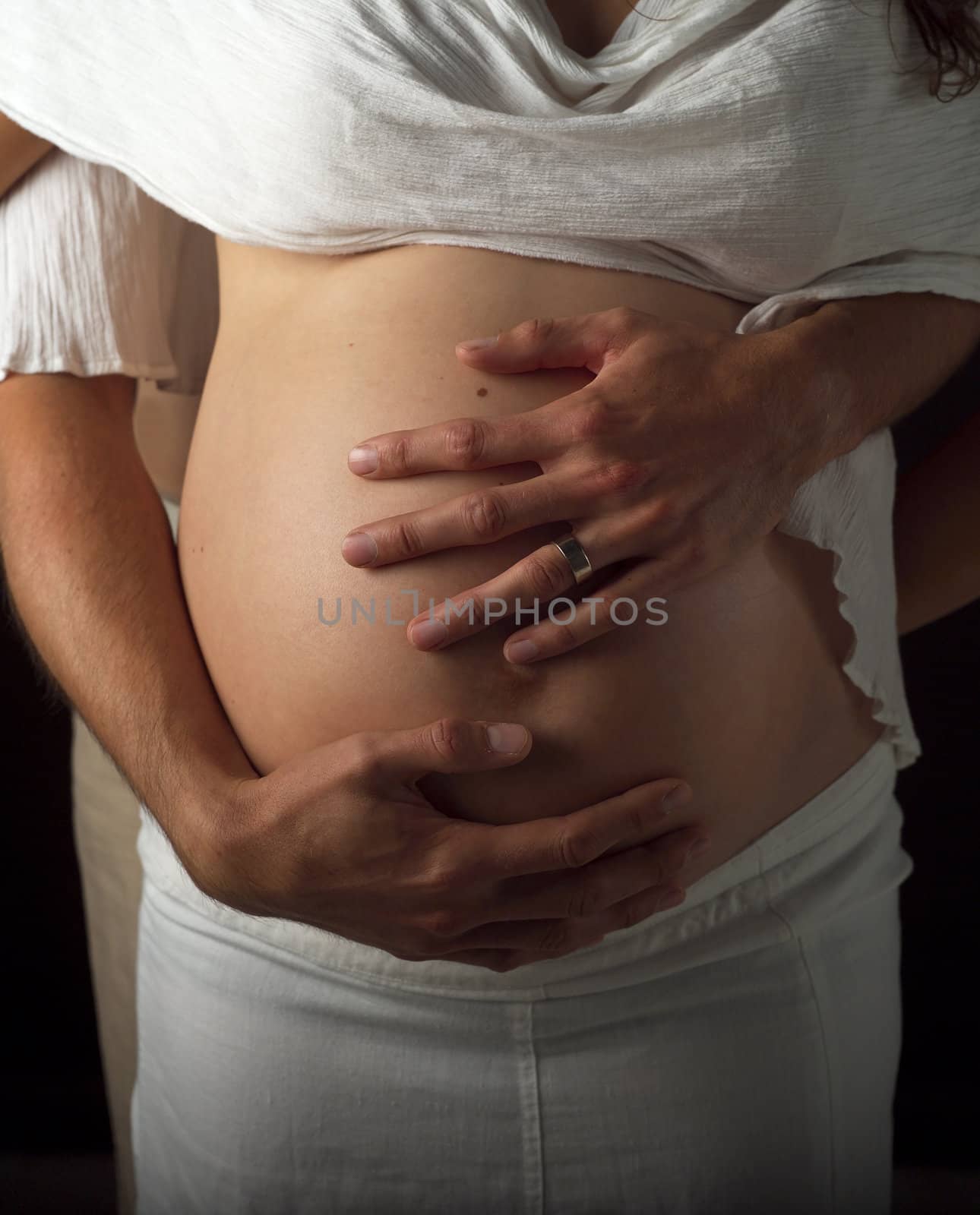 Pregnant couple by gemenacom