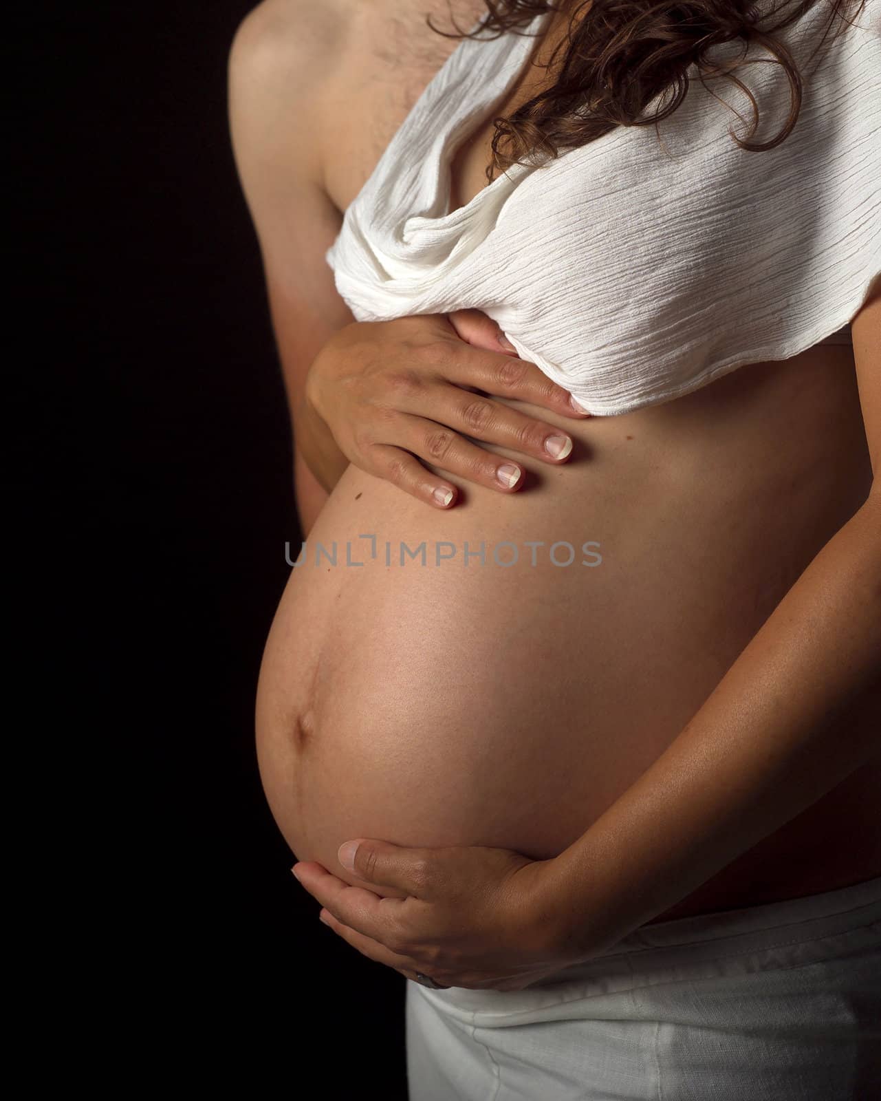 Pregnant couple holding their hands