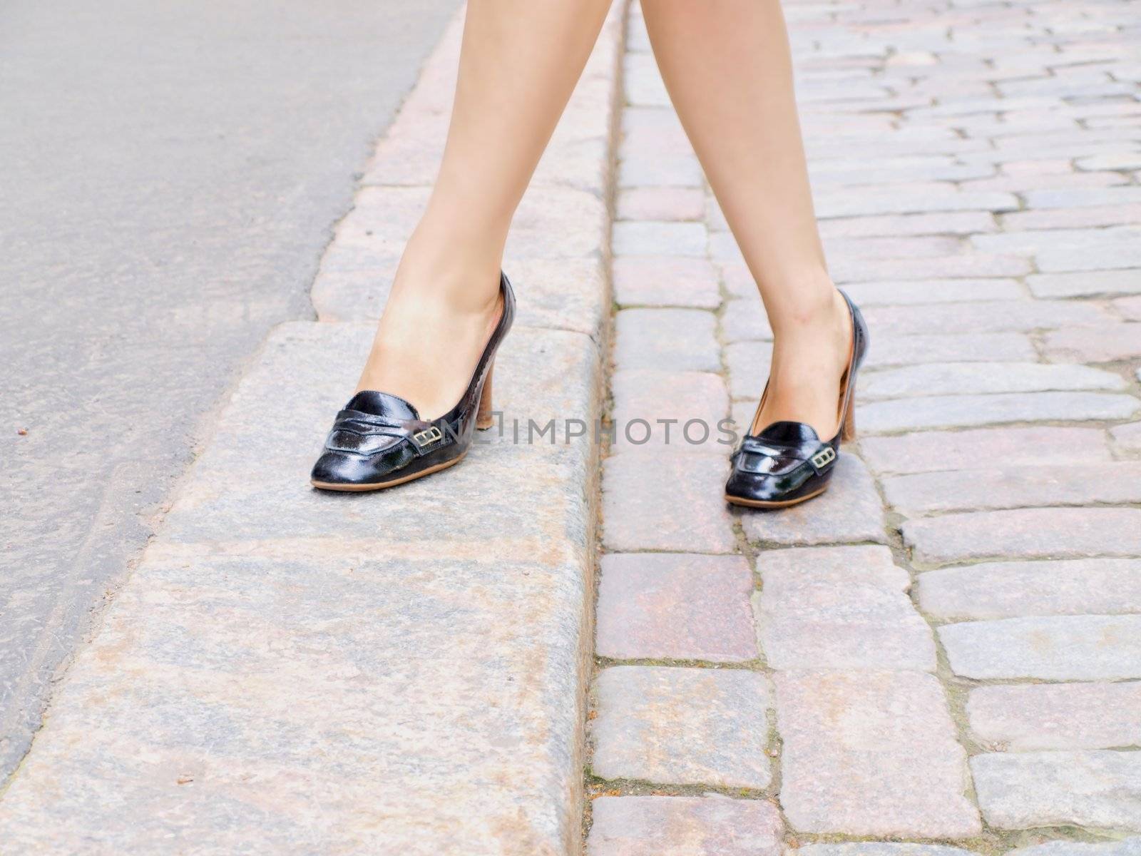 Female stepping onto the sidewalk in a street by Arvebettum