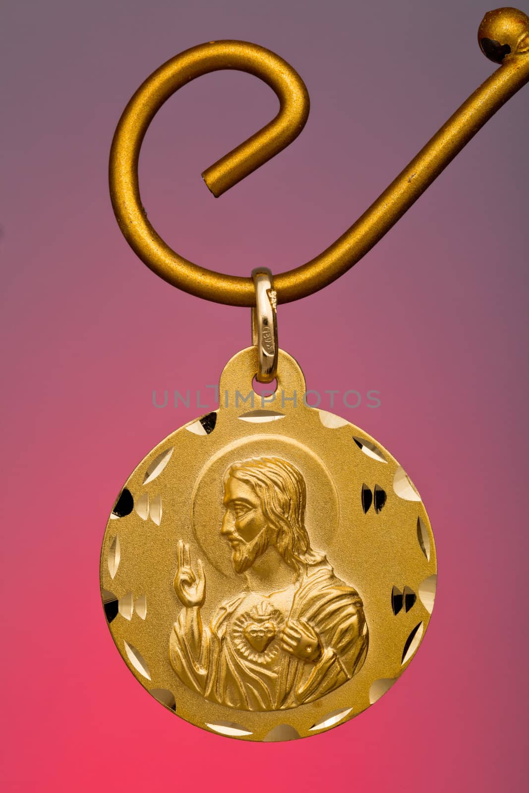 A Precious gold pendant, ideal like gift