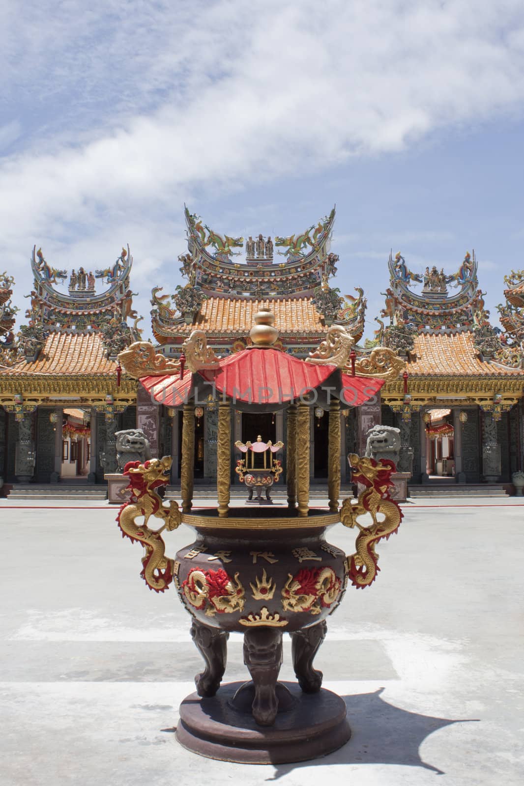 decorating the chinese style. The decor is colorful.