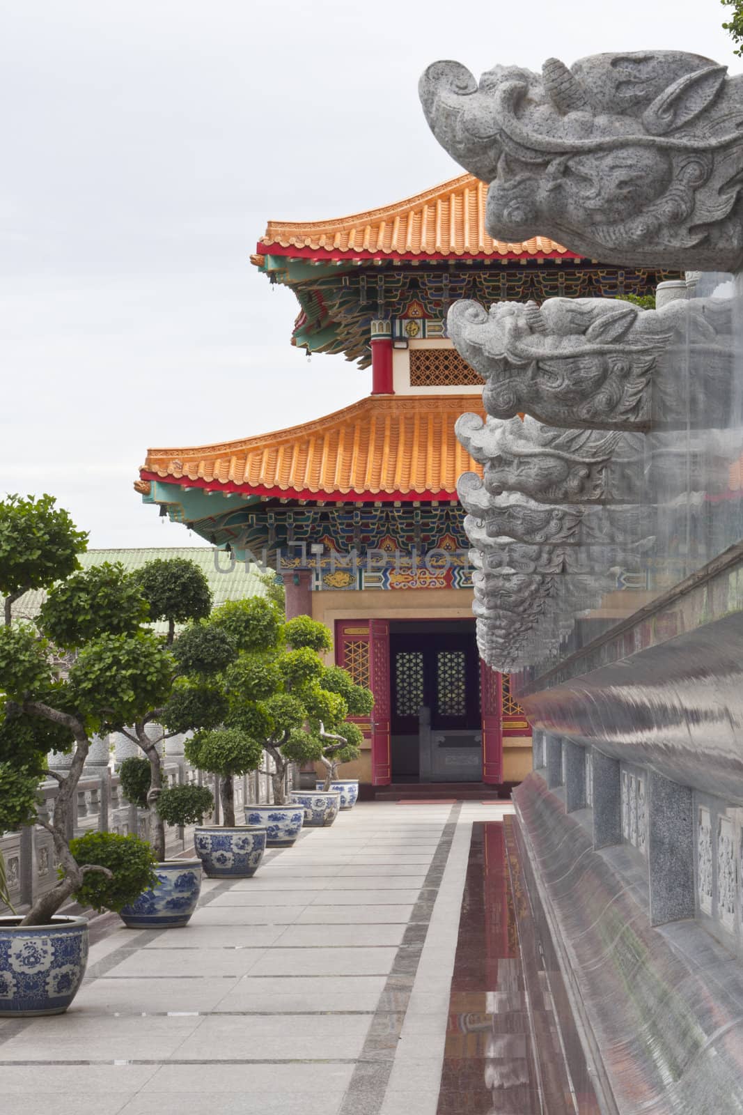 decorating the chinese style. The decor is colorful.