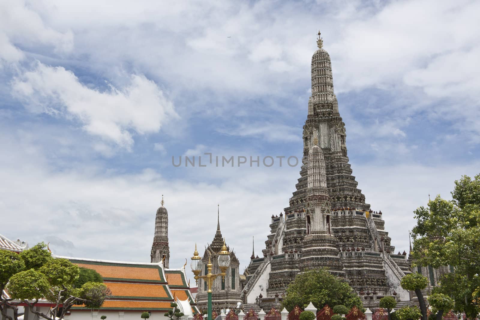 pha prang wat a-roon in bangkok, thailand