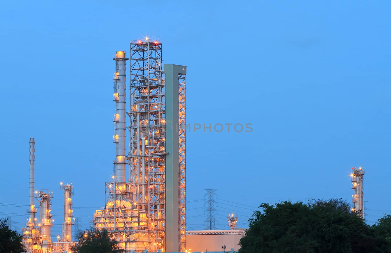 Oil refinery at twilight (Map Ta Phut Industrial Estate Rayong T by rufous