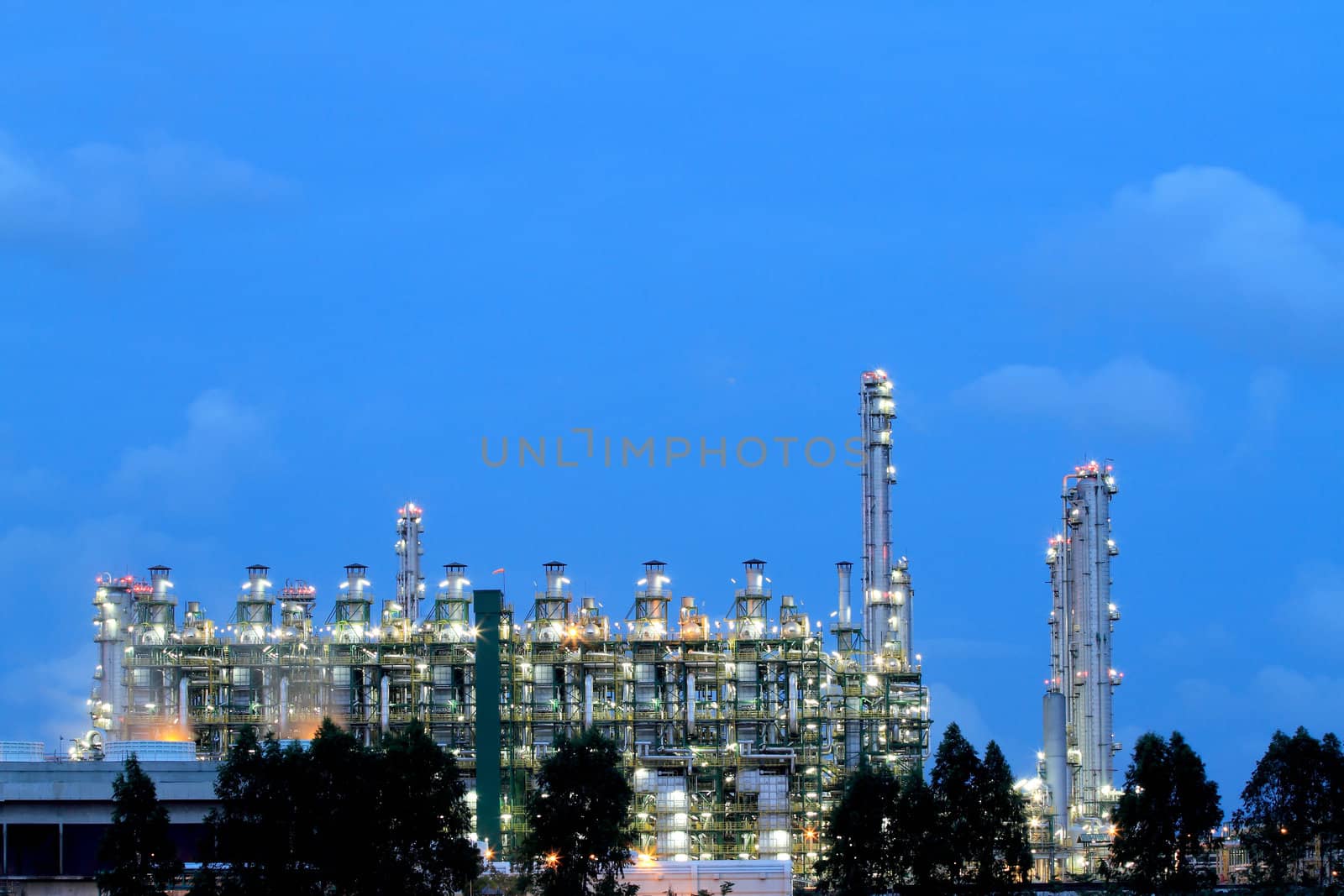 Oil refinery at twilight (Map Ta Phut Industrial Estate Rayong T by rufous