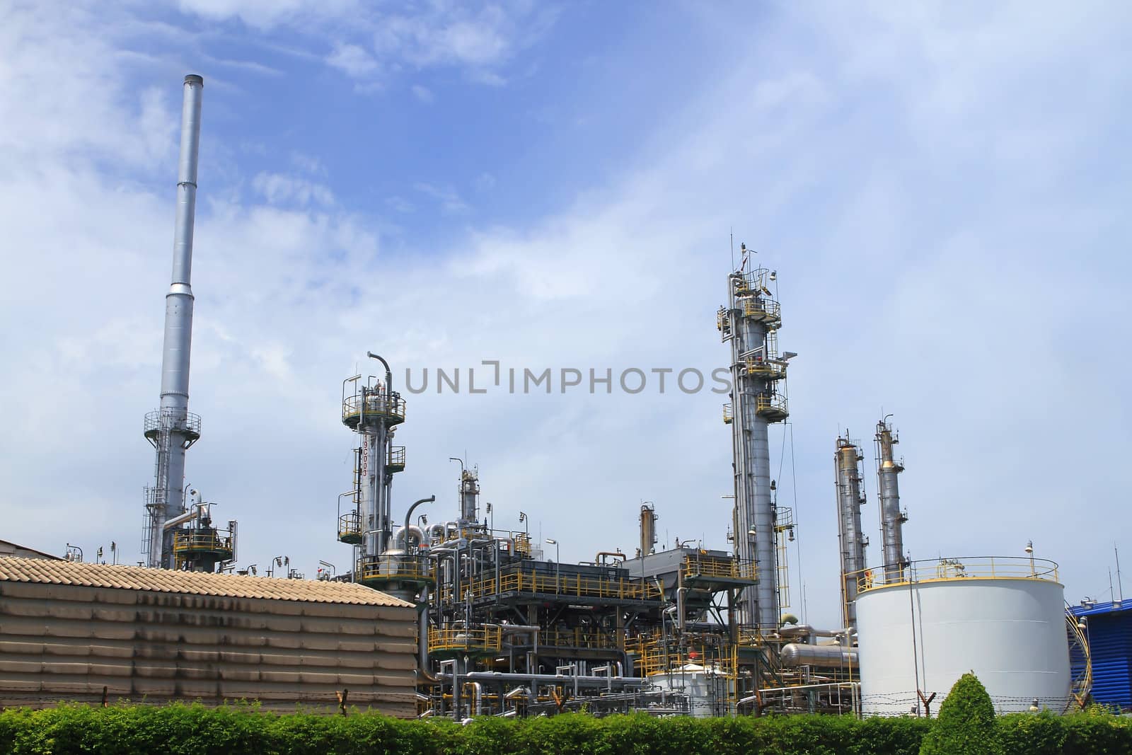 Oil and Gas Refinery Plant with distillation column and tank