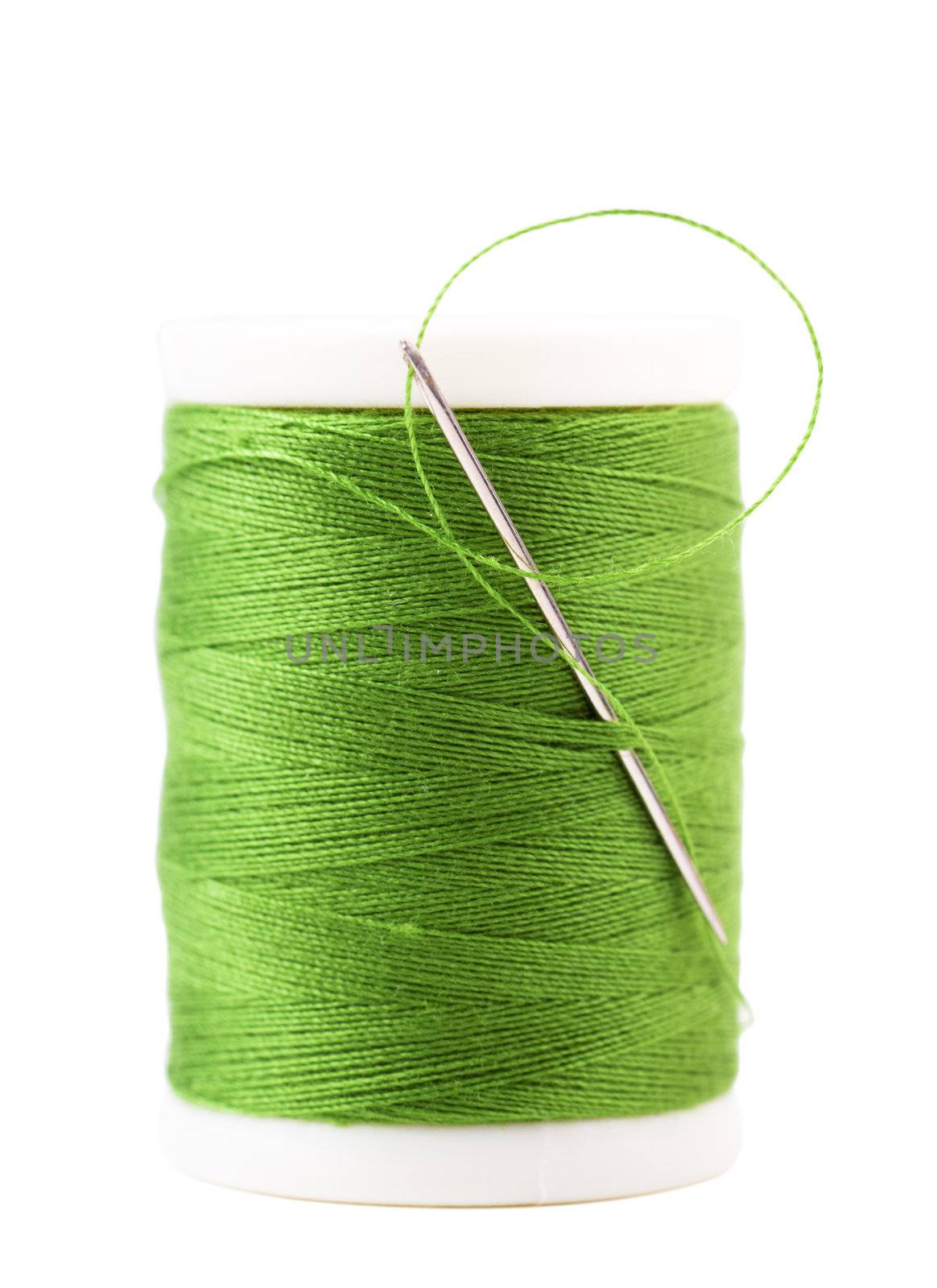 Single spool with green thread and needle