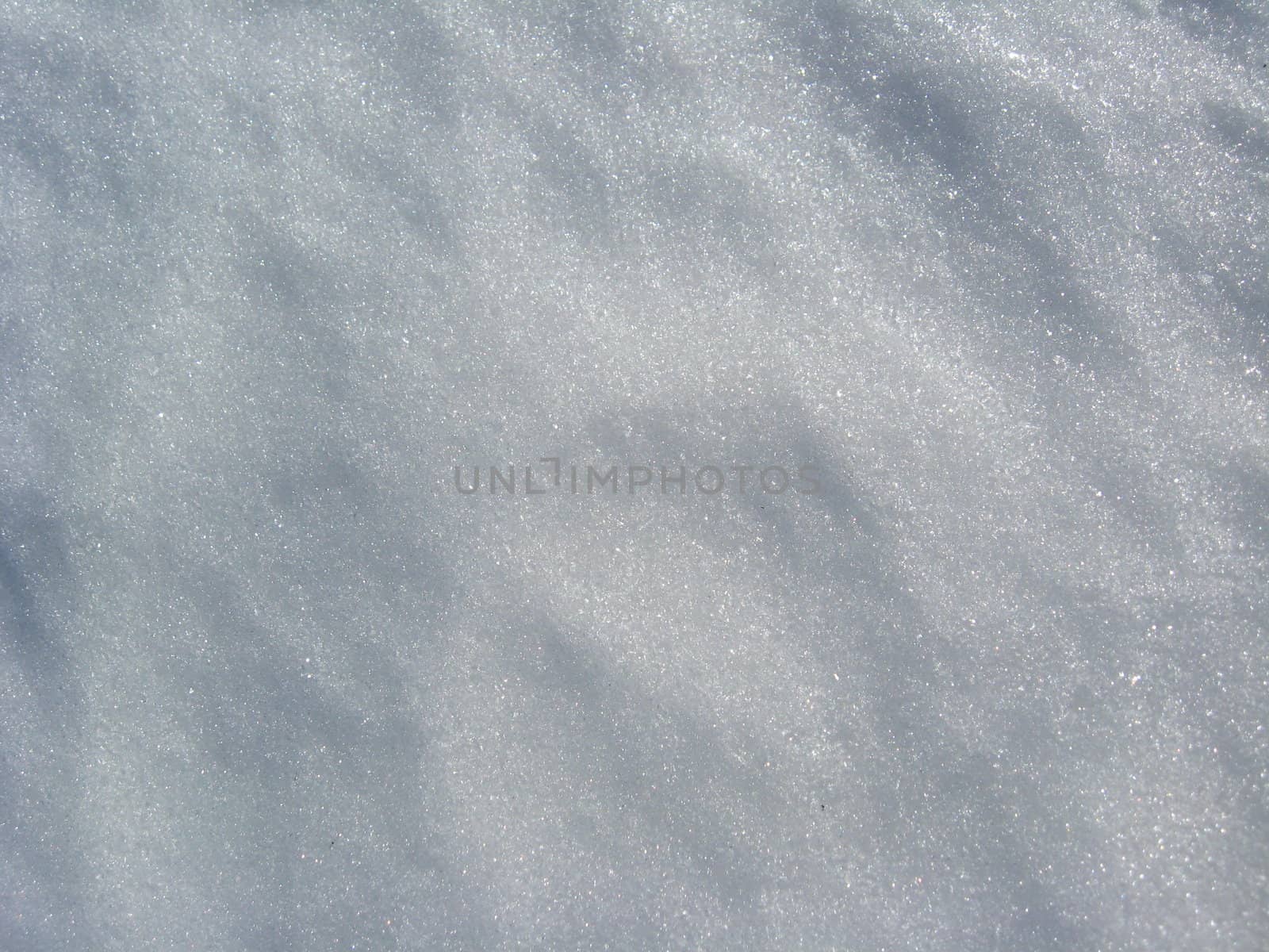 The image of thick layer of a white snow