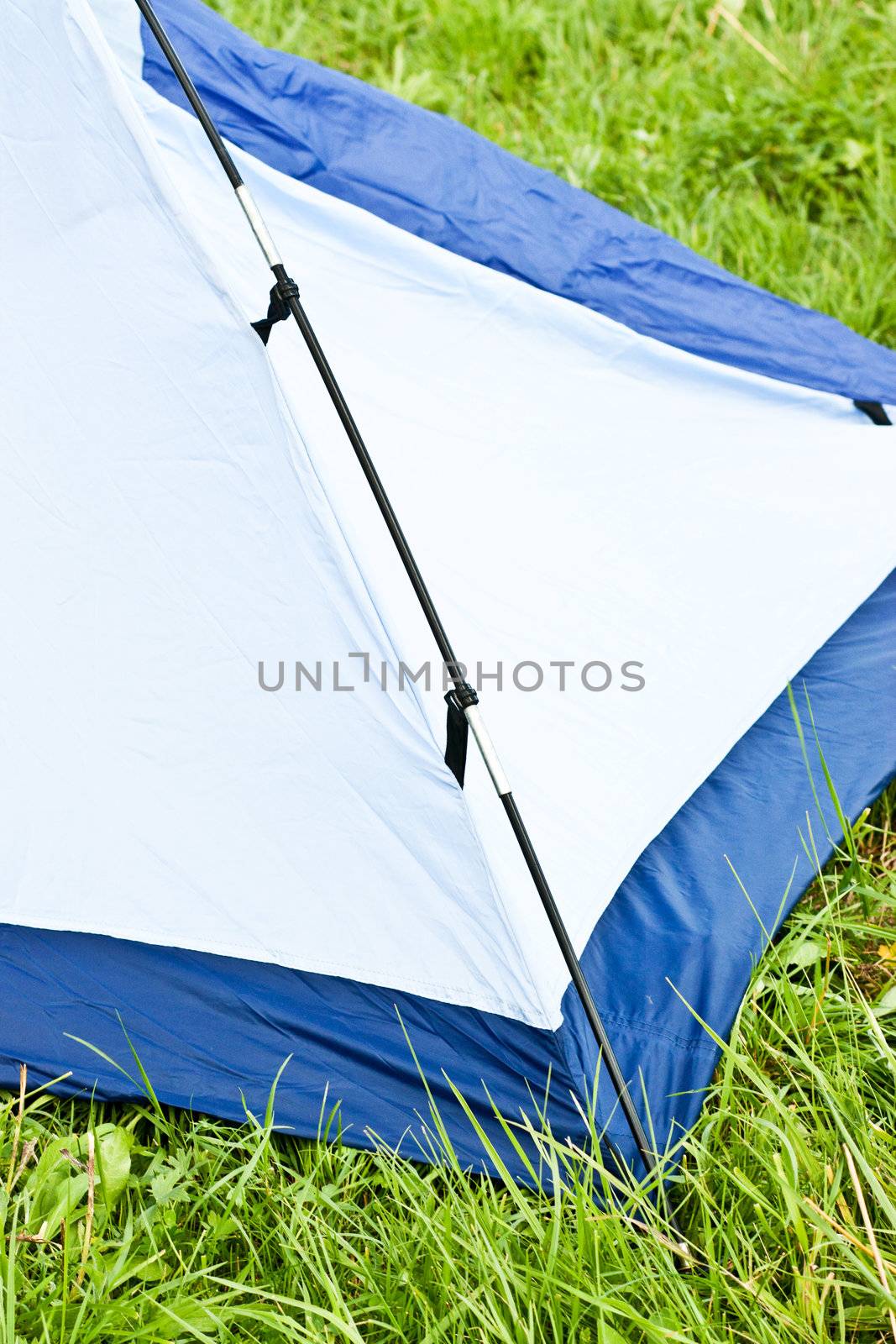 Putting up tent