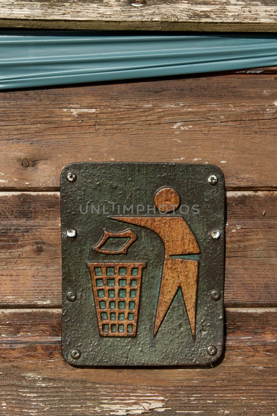 Litter sign. by richsouthwales