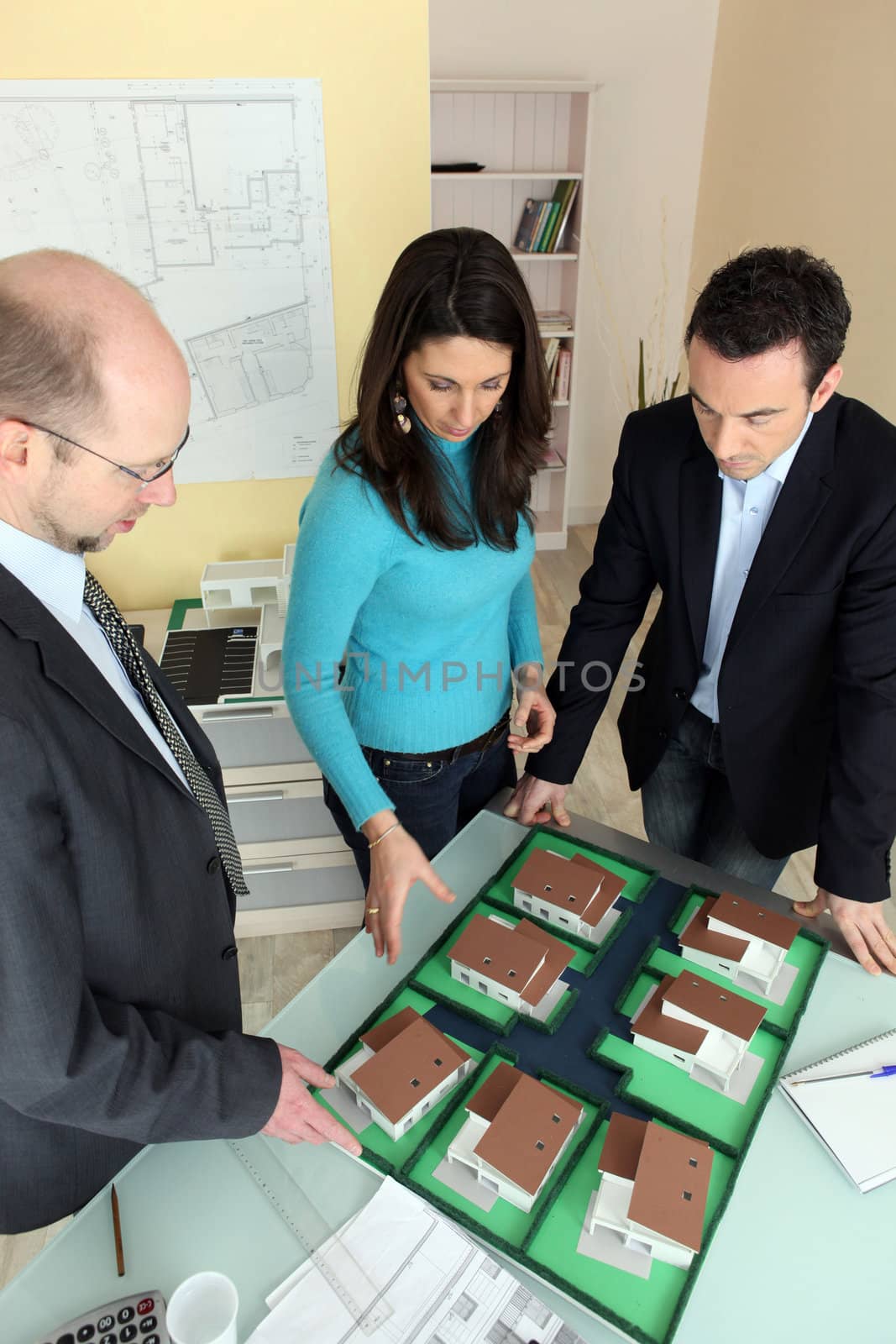 Architect with prospective buyers by phovoir