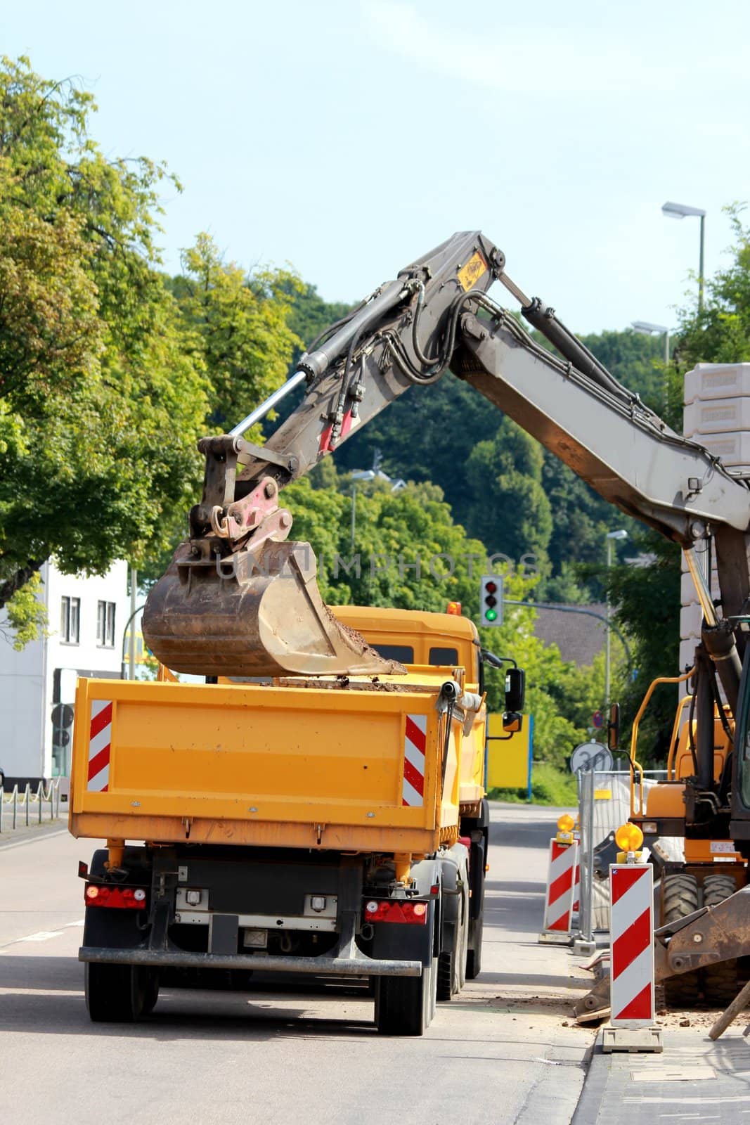 construction site truck loading