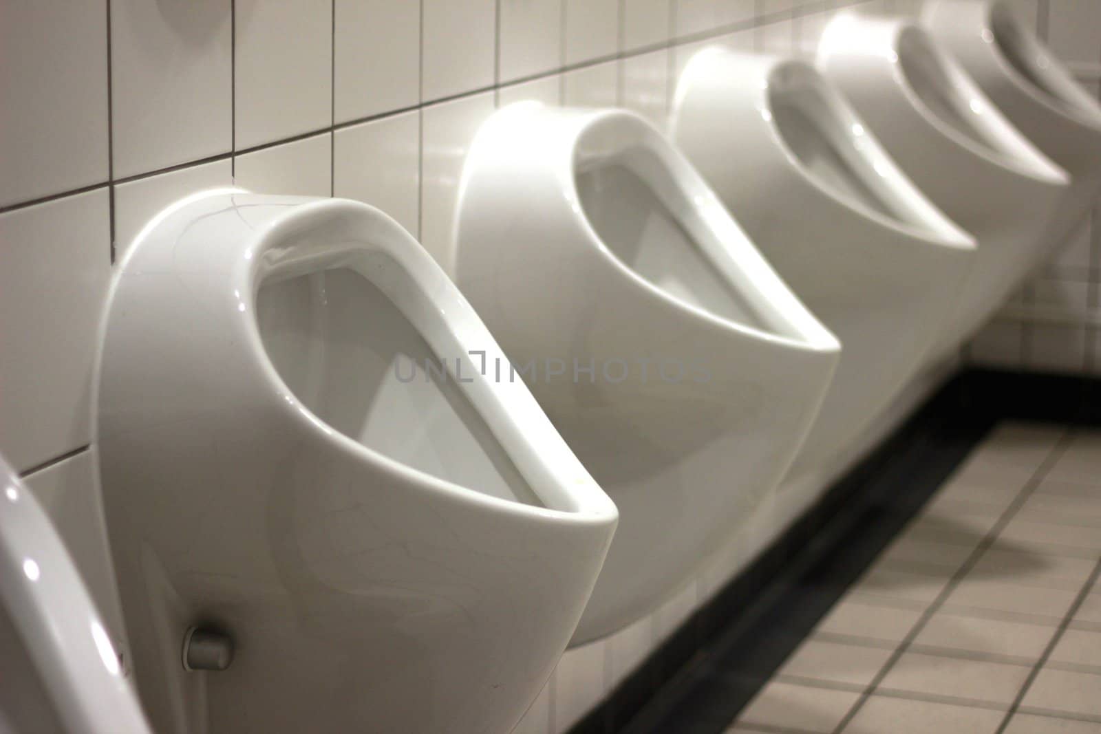 plain urinals