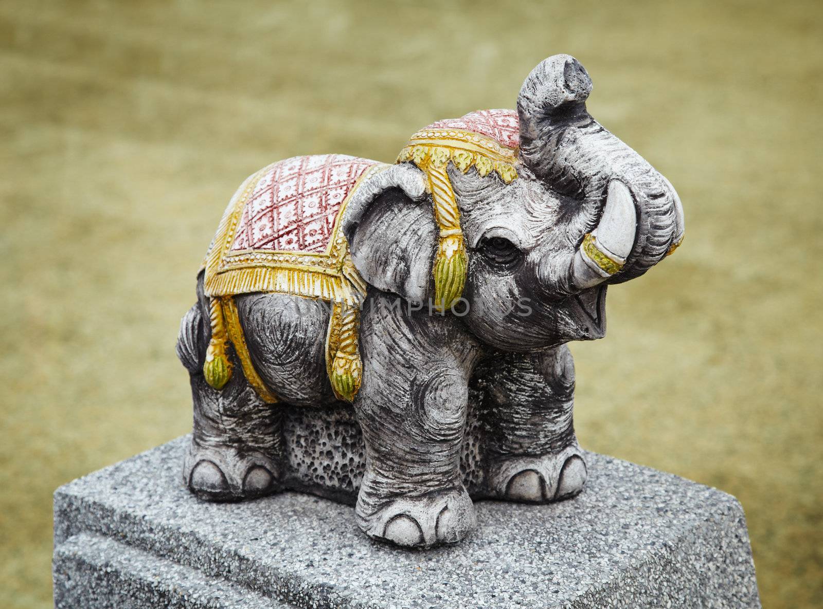 Concrete sculpture - old Indian elephant by pzaxe