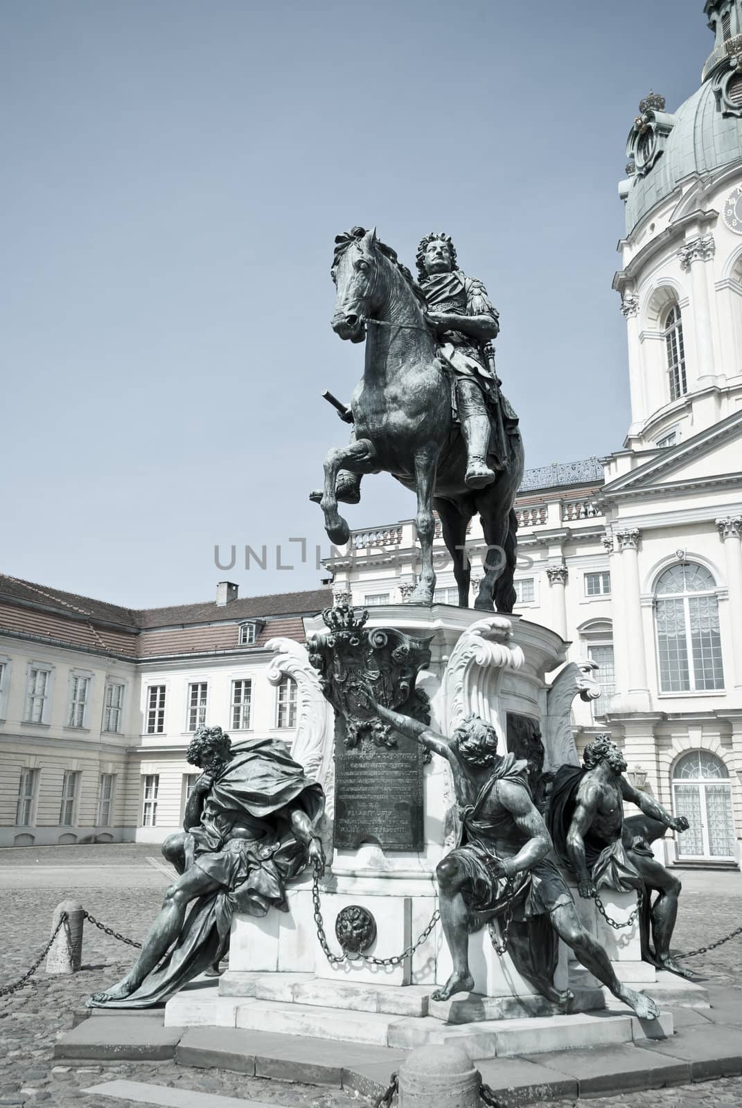 Statue Friedrich Wilhelm I (der Grosse Kurfuerst) elector of Brandenburg in the cour d'honneur of the Charlottenburg Palace in Berlin