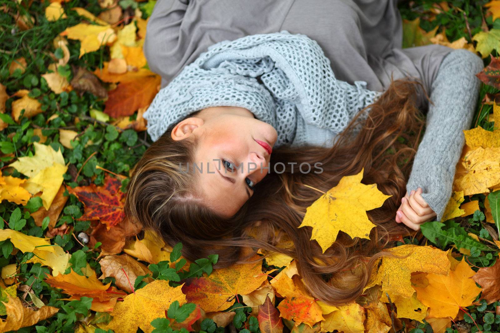 autumn woman portret in park