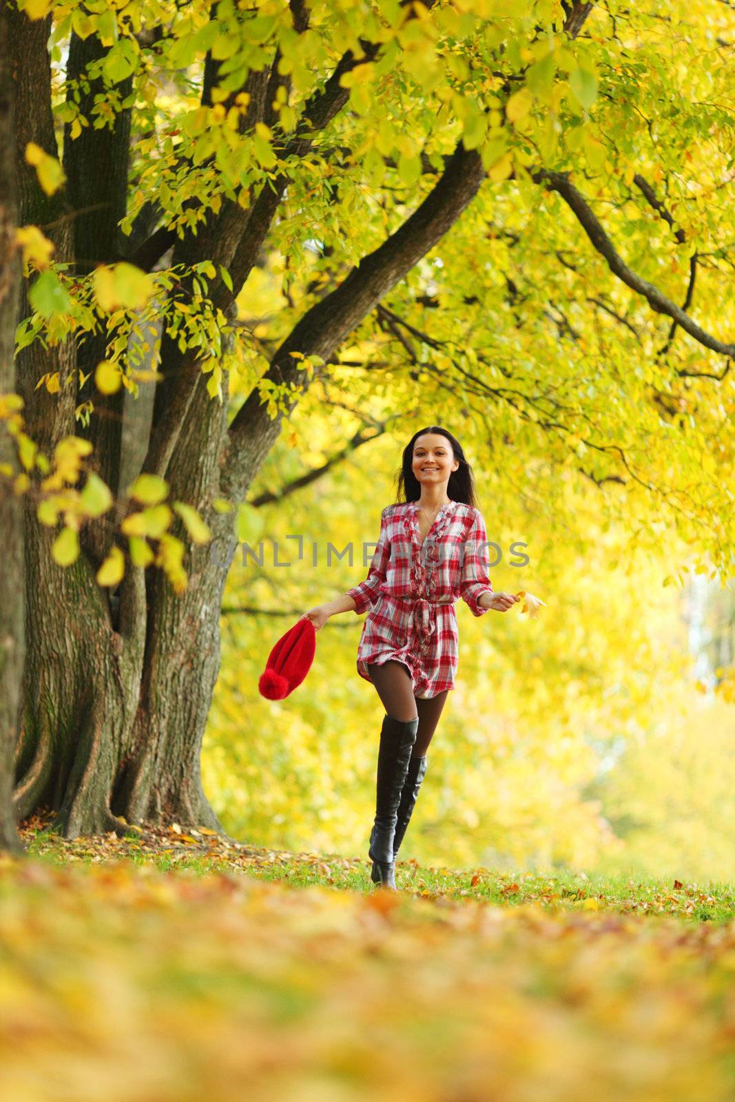 autumn woman portret in park