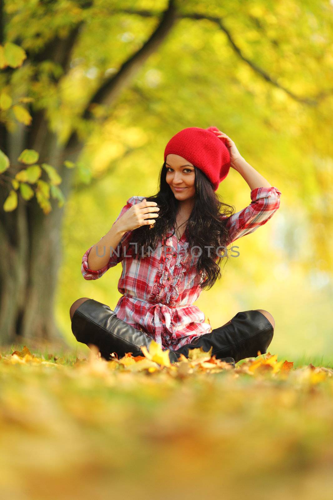 autumn woman portret in park