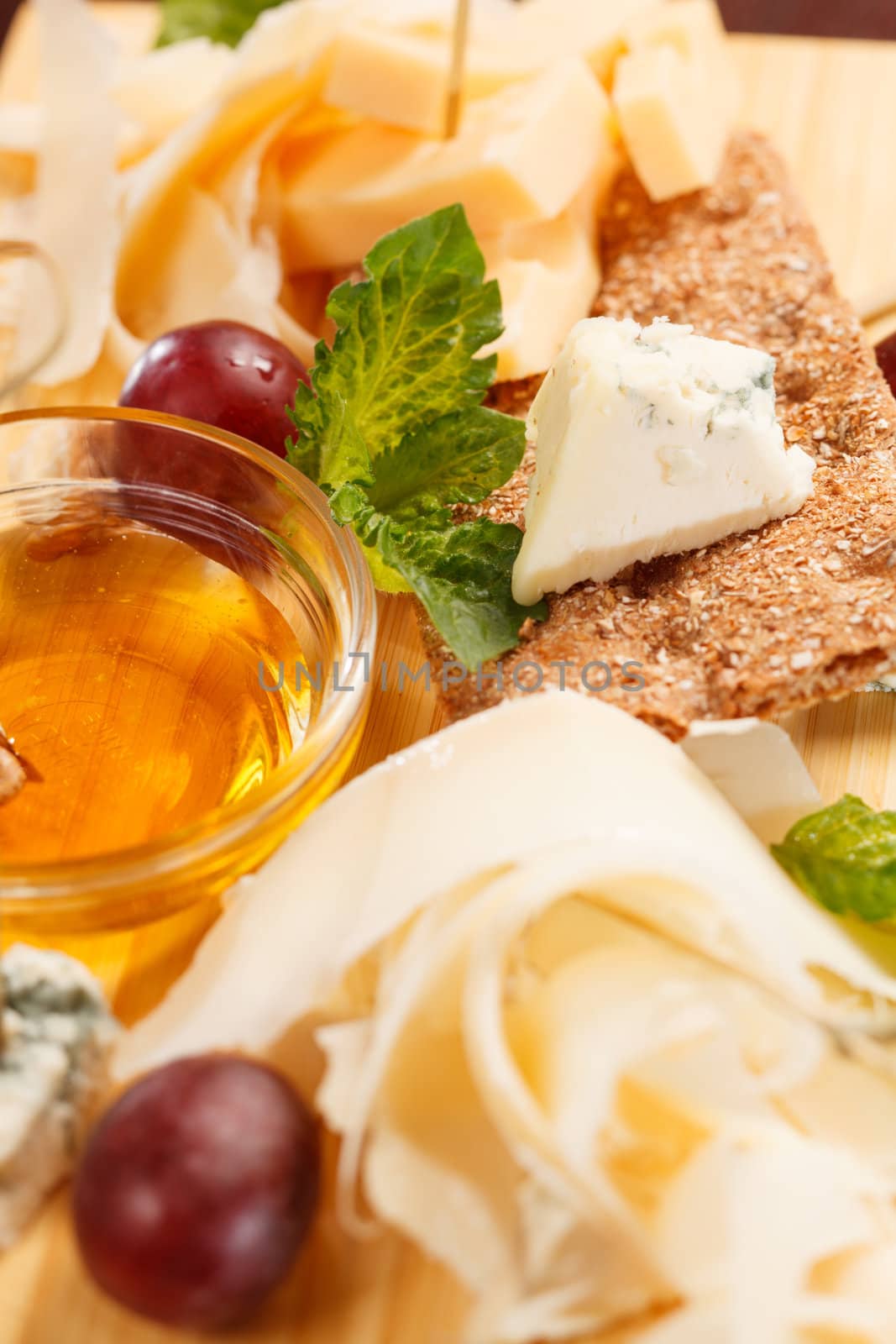 Cheese plate with grapes and honey 