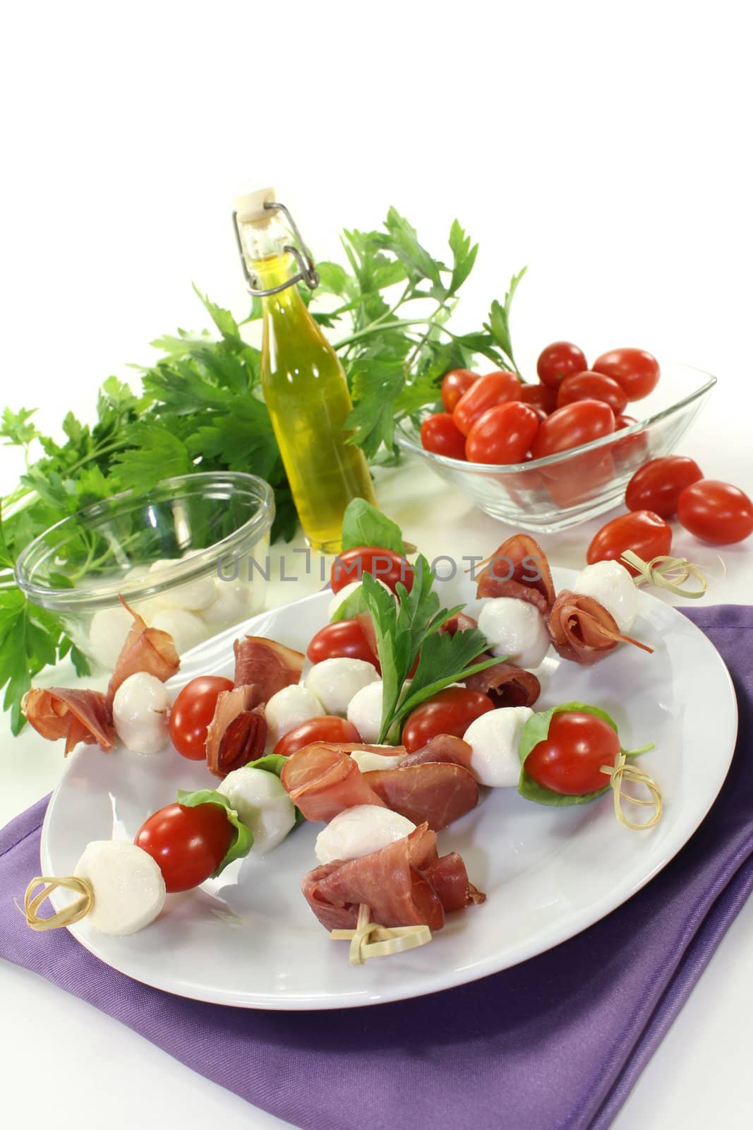 skewers with mozzarella, tomato, basil and ham