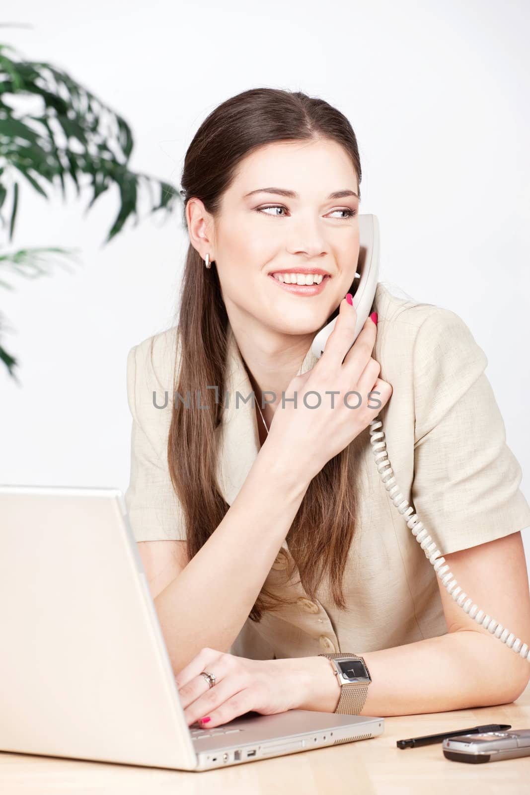 Business woman doing phone call in the office