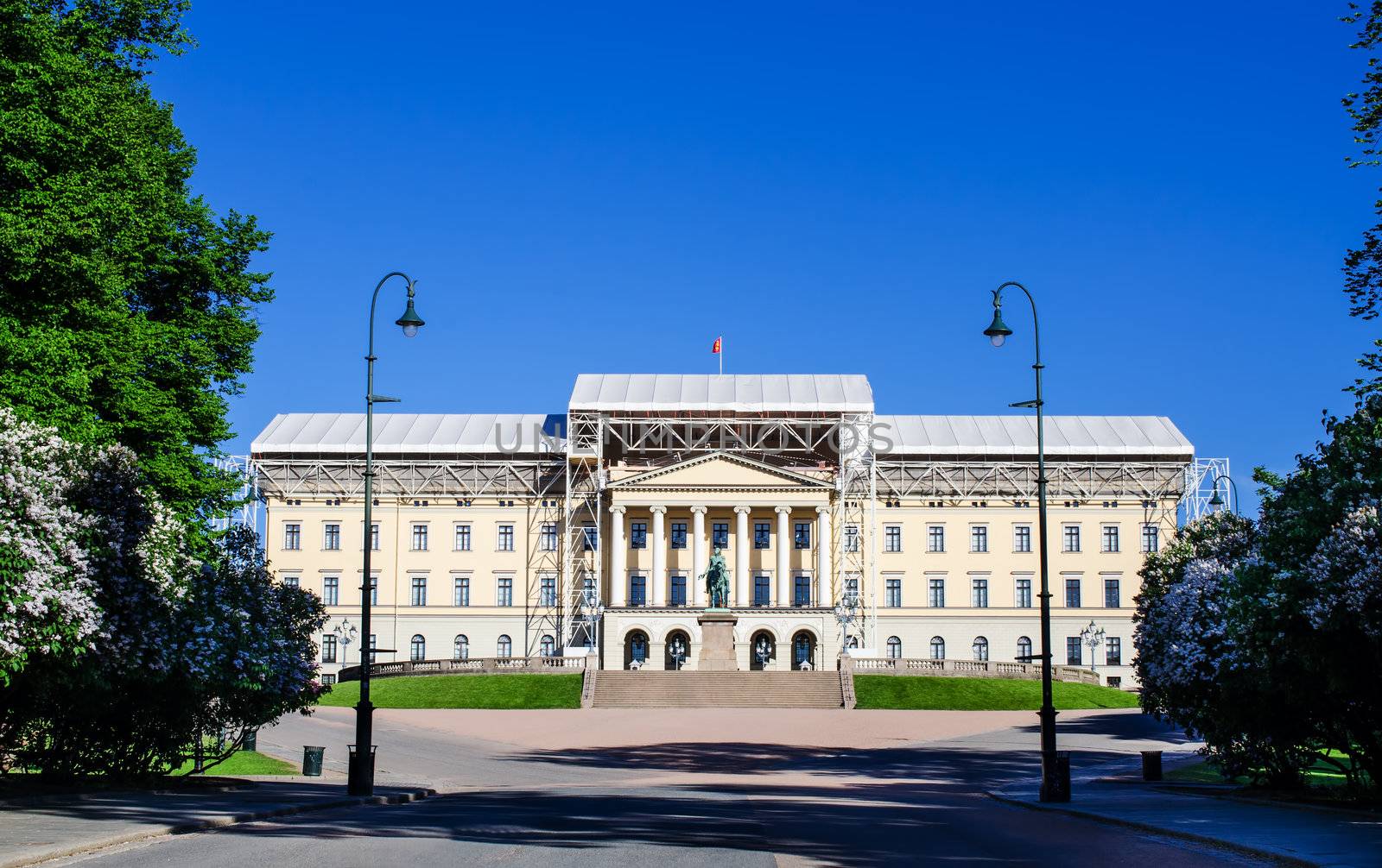 Slottet Royal Palace residence of the King of Norway  by Nanisimova