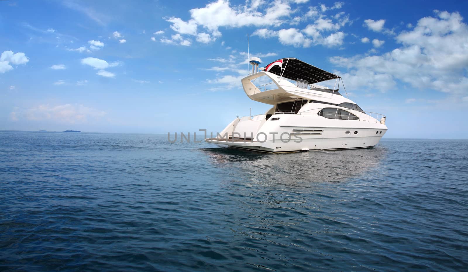 Luxury yacht by photosoup