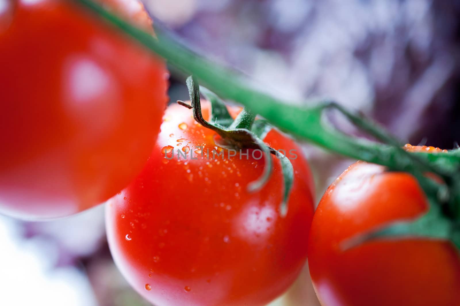 Ripe tomatoes by Nanisimova