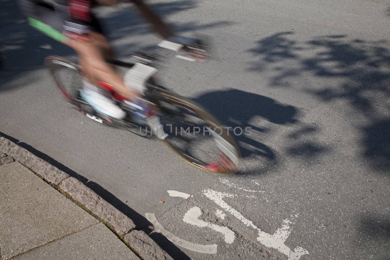 Speedy cyclist in finish by ABCDK