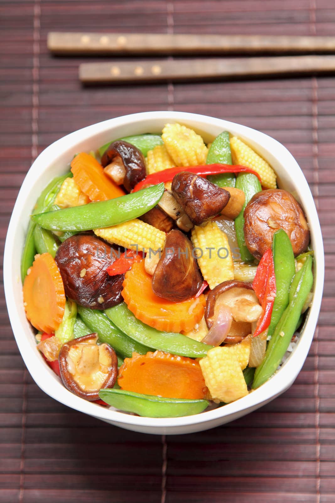 Stir fried vegetable with mushroom by vanillaechoes