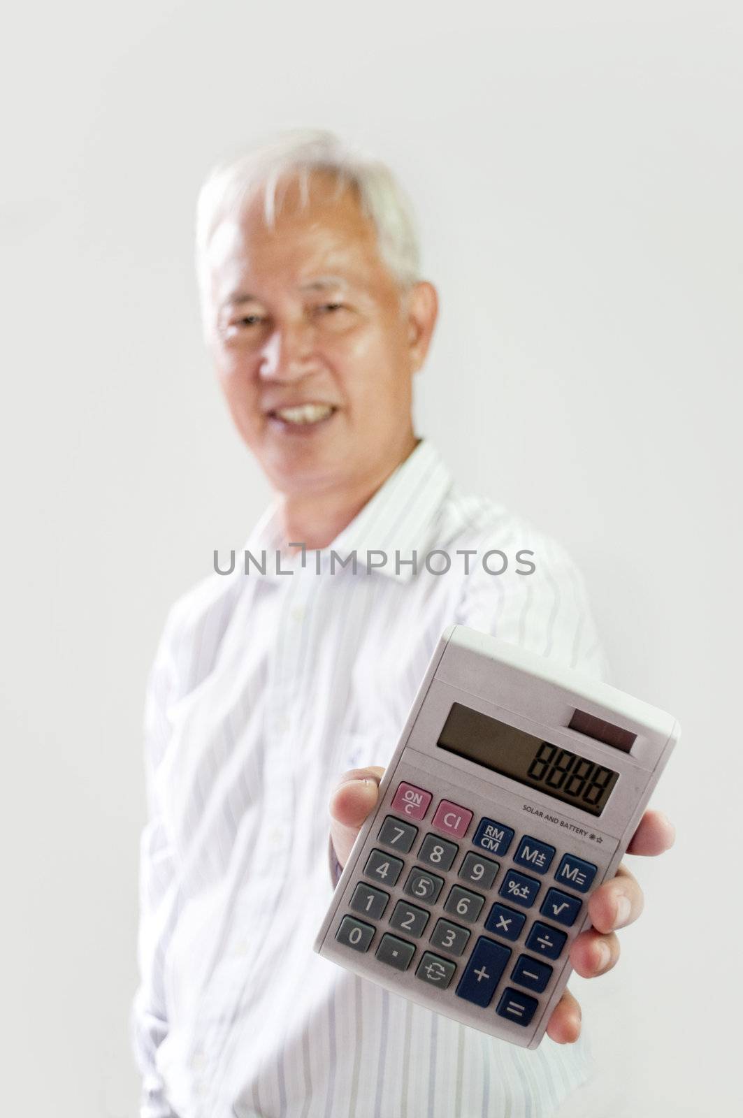 senior asian businessman smiling and holding a calculator
