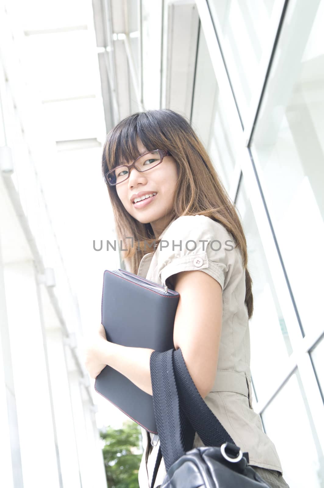 asian business women smiling