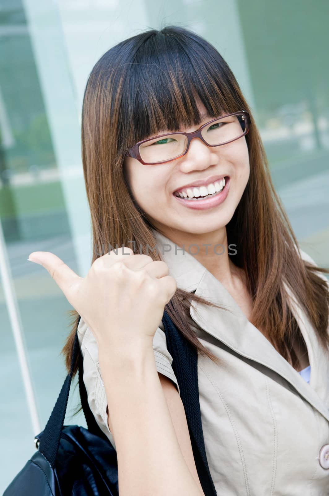 asian business women with a thumbs up