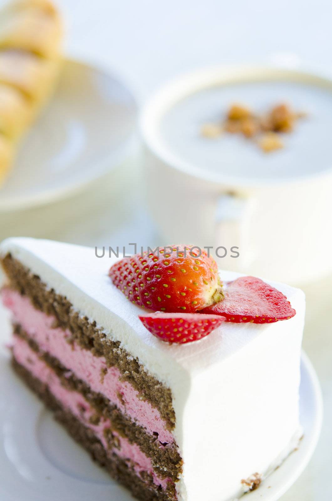 strawberry cake in the morning by yuliang11