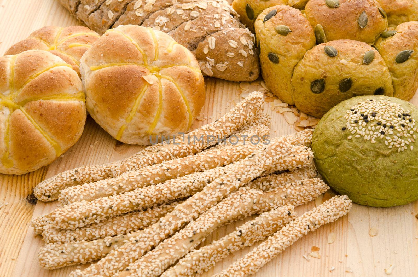 photo of various assorted bread  by yuliang11