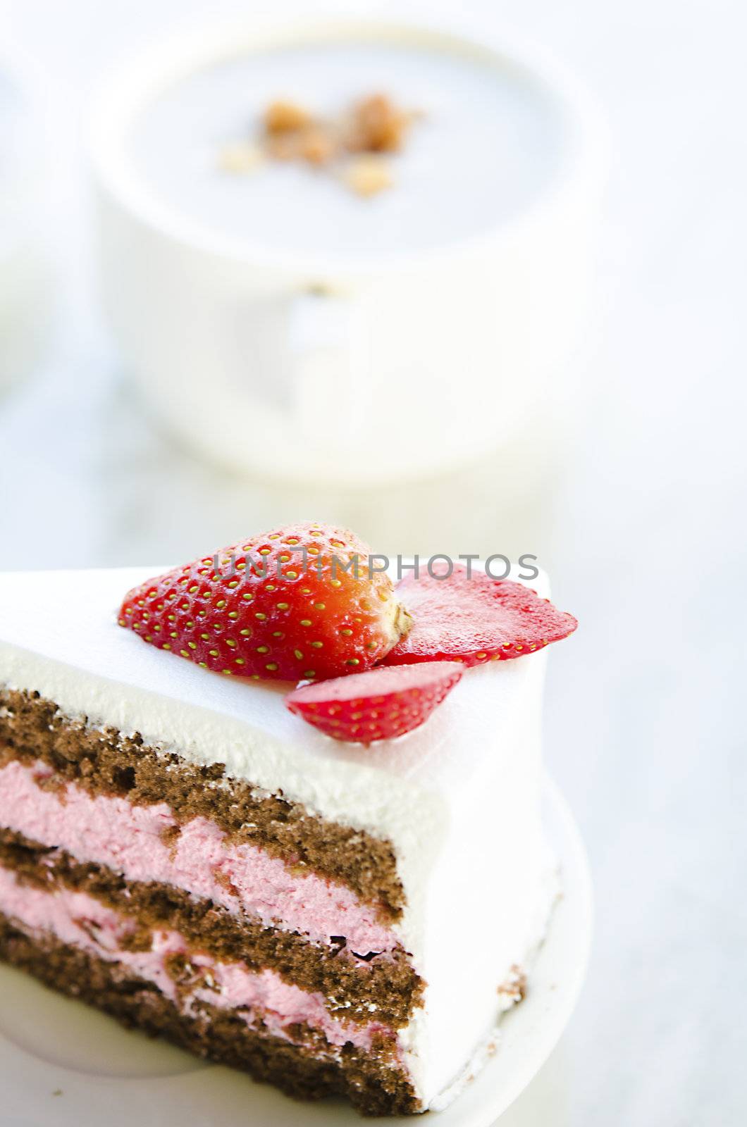 strawberry cake by yuliang11