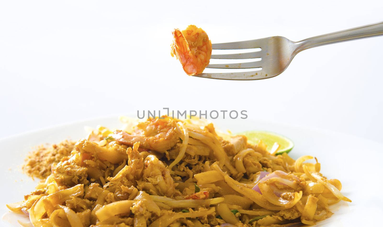 famous thai food, pad thai by yuliang11