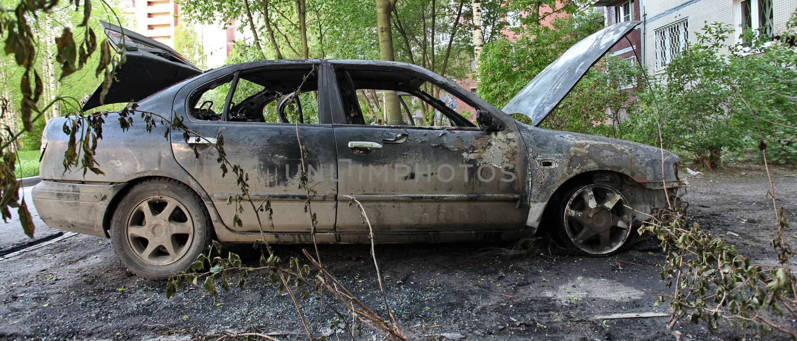 street crime set on fire car 