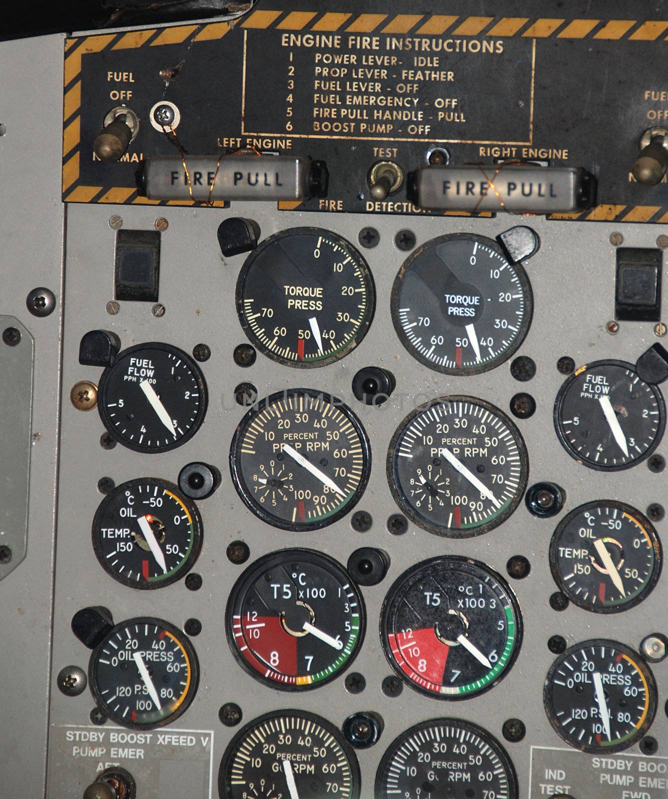 Airplaine cockpit by fyletto