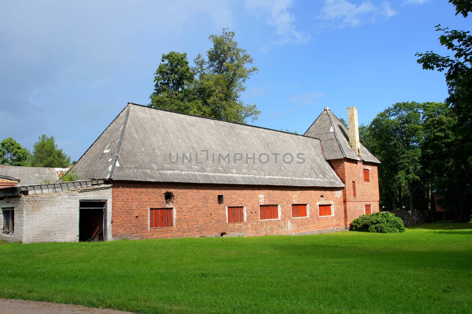 The thrown house from a red brick with a tower